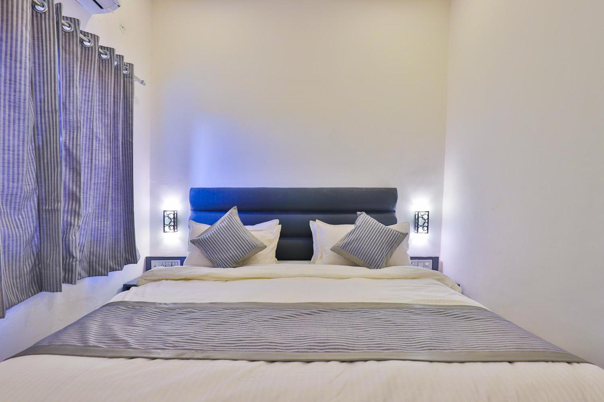 Nova Hotel New Crossroad Rajkot Extérieur photo