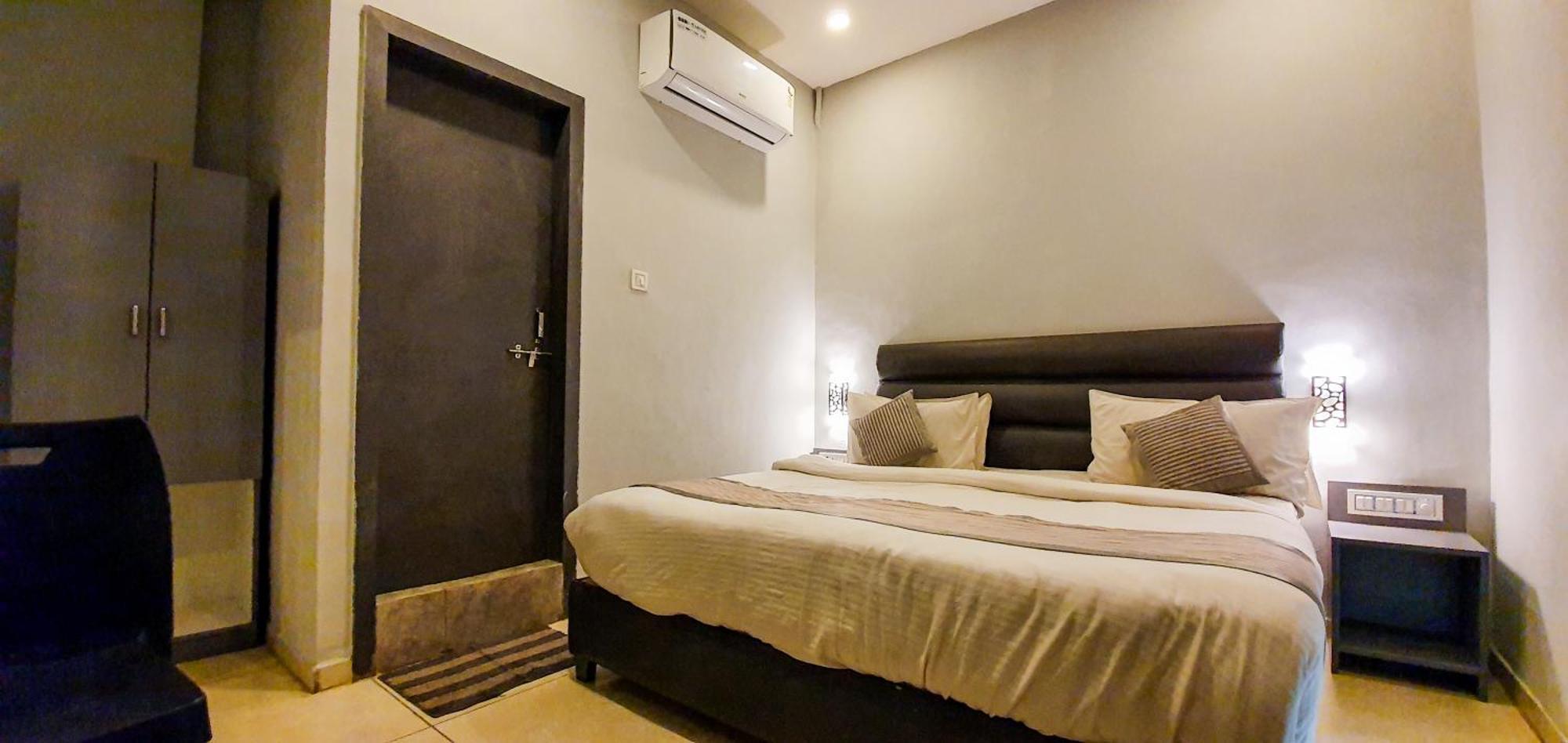 Nova Hotel New Crossroad Rajkot Extérieur photo