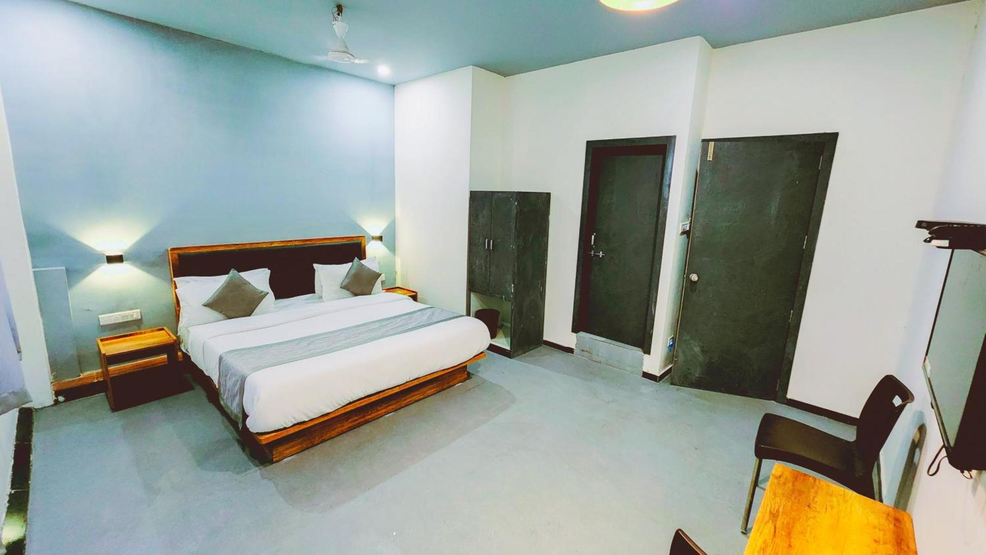 Nova Hotel New Crossroad Rajkot Extérieur photo